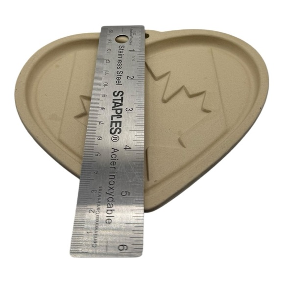 Pampered Chef Vintage Heart Of Canada Stoneware Cookie Mold 2000 - Picture 4 of 6